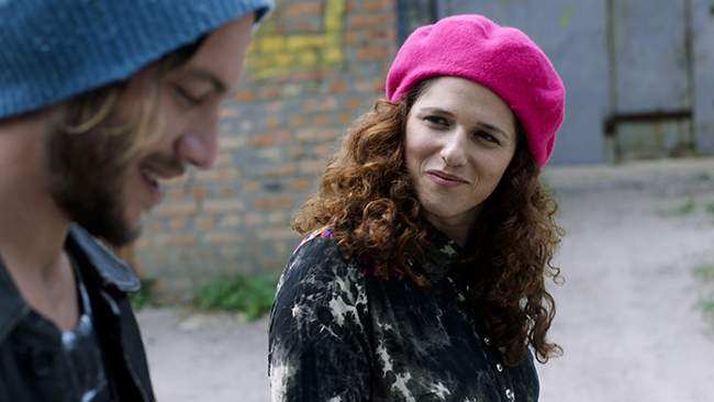 THEWEDDINGPLAN-3-_THROUGH-THE-WALL_copyright-Norma-productions