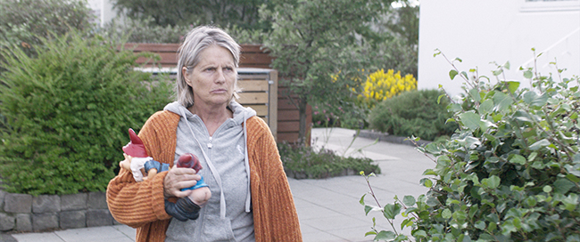 UNDER_THE_TREE_003_credit Netop Films