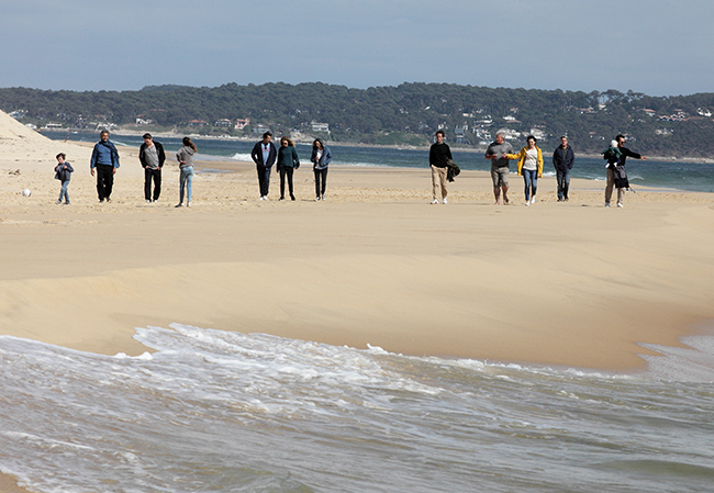 6915-nfe-still-09-groupe-plage